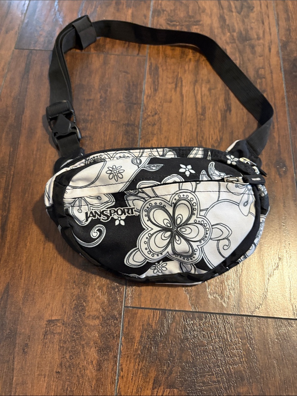 JanSport  vintage Black & White Floral Waist Pack